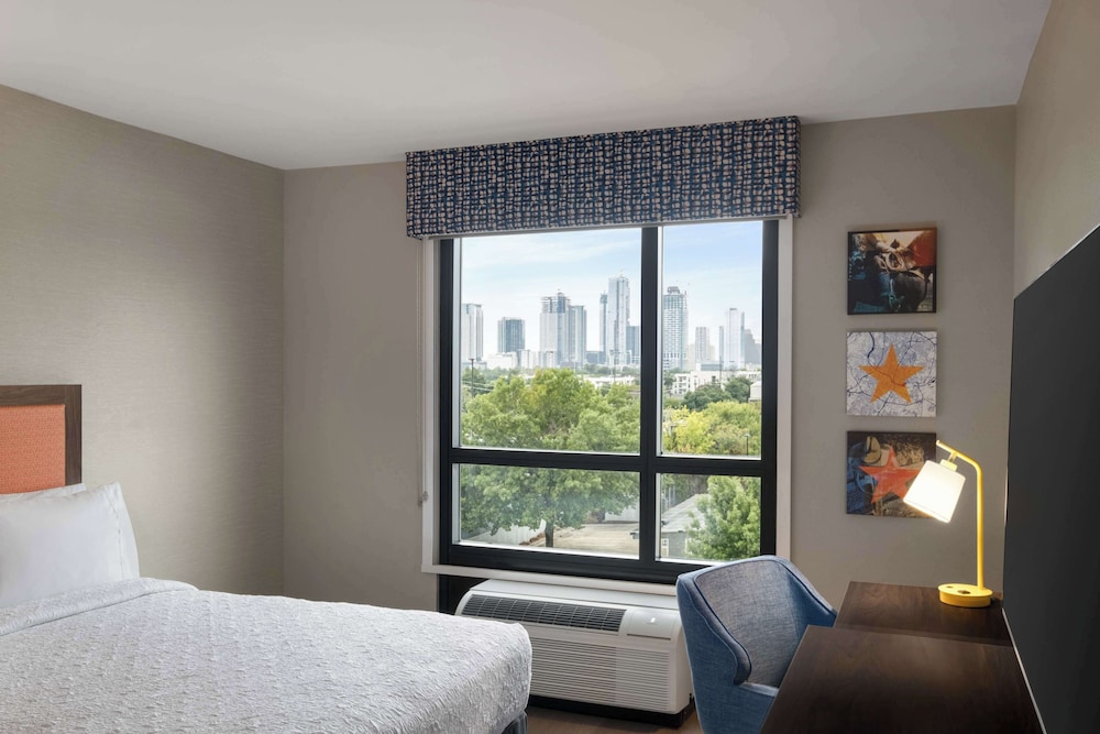 Room, 1 King Bed, Accessible (Mobility & Hearing, Roll-in Shower) photo 3