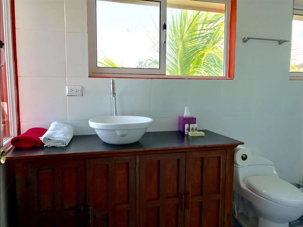 Room, 1 King Bed, Garden View (King Room with Garden View), photo 6