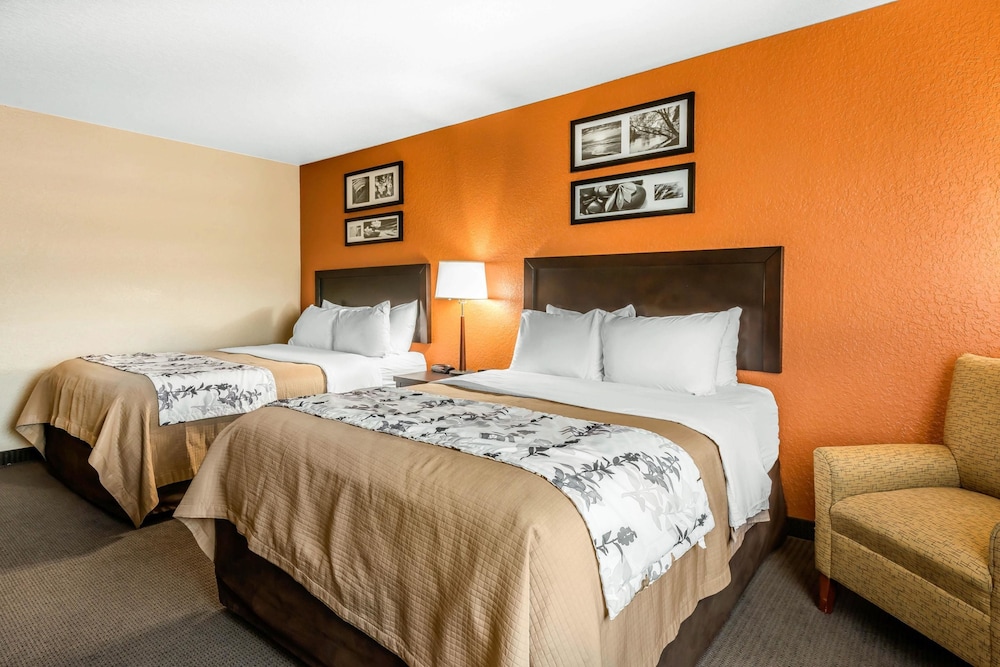 Standard Room, 2 Queen Beds, Non Smoking - Photo 2