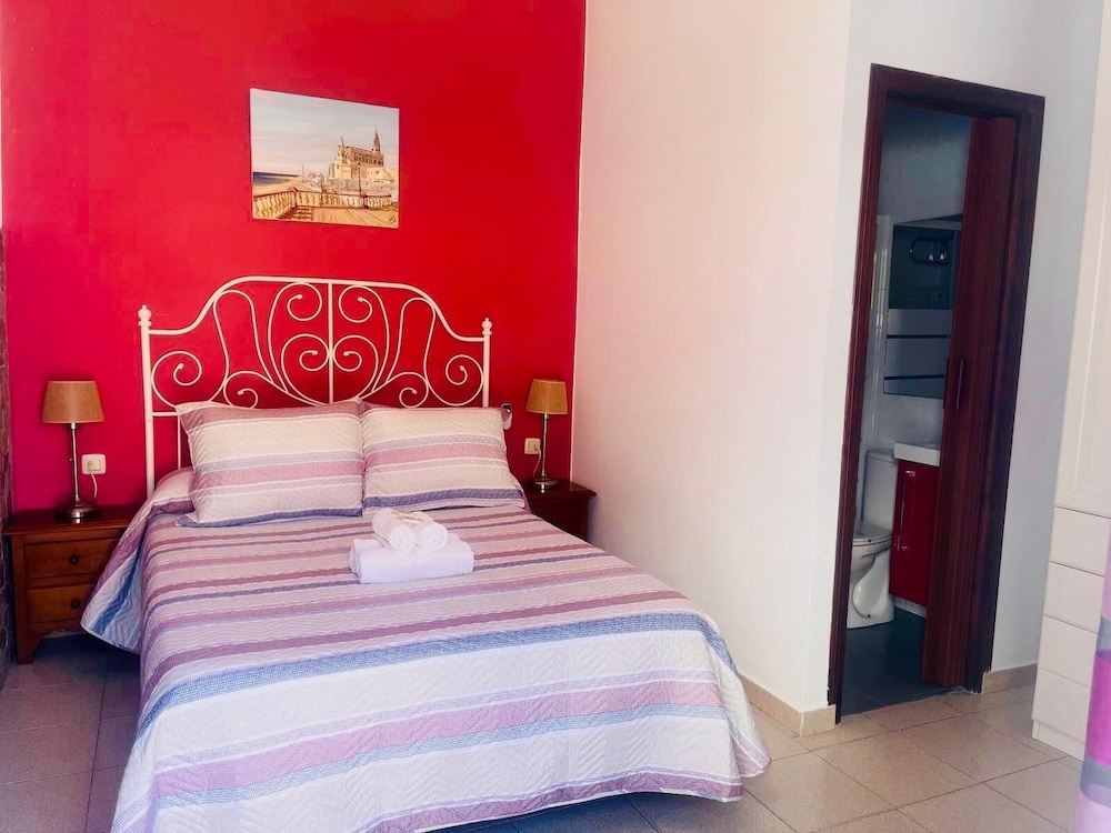 Classic Room, 1 Queen Bed photo 2