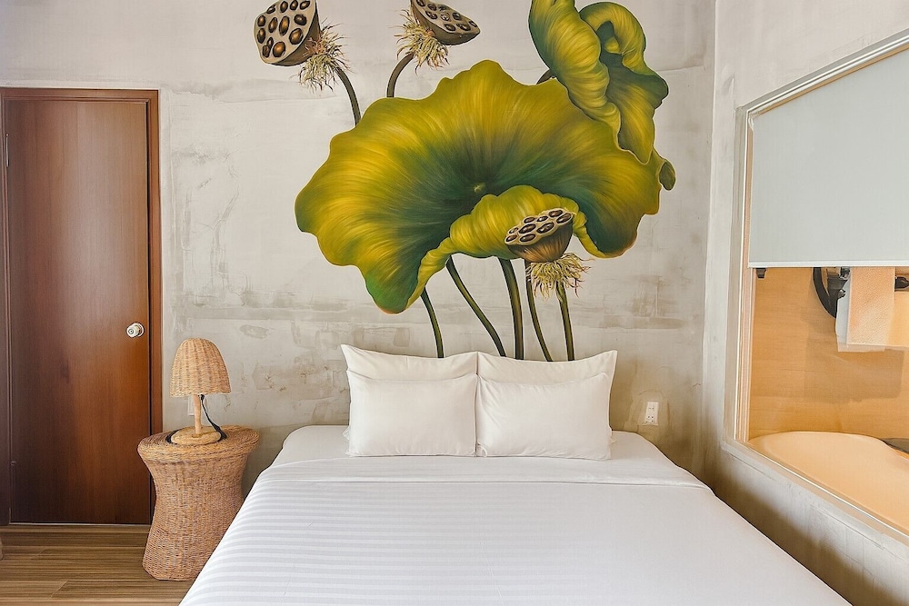 Deluxe Room, City View - Photo 3