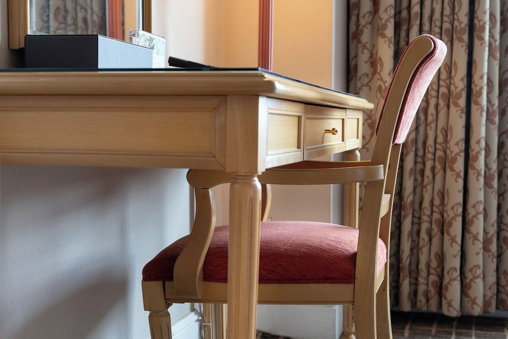 Deluxe Suite Family Twin (Fitness, Sauna, Swimming Pool Access For 2)