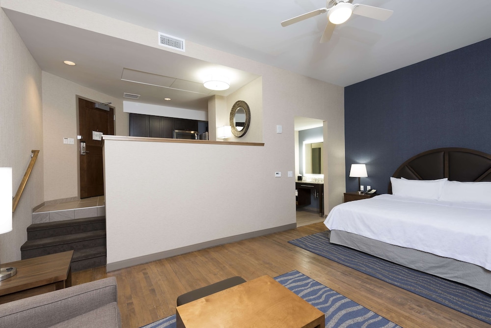 Studio, 1 King Bed, Accessible, Bathtub photo 3