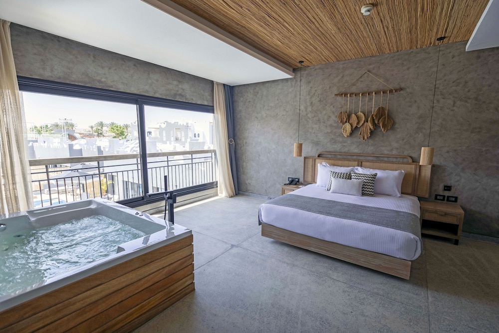 Executive Jacuzzi Suite (Posh Club)
