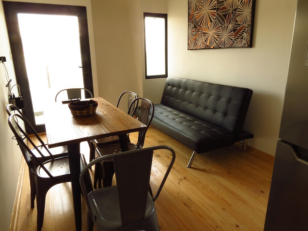 Traditional Studio, 2 Bedrooms photo 1