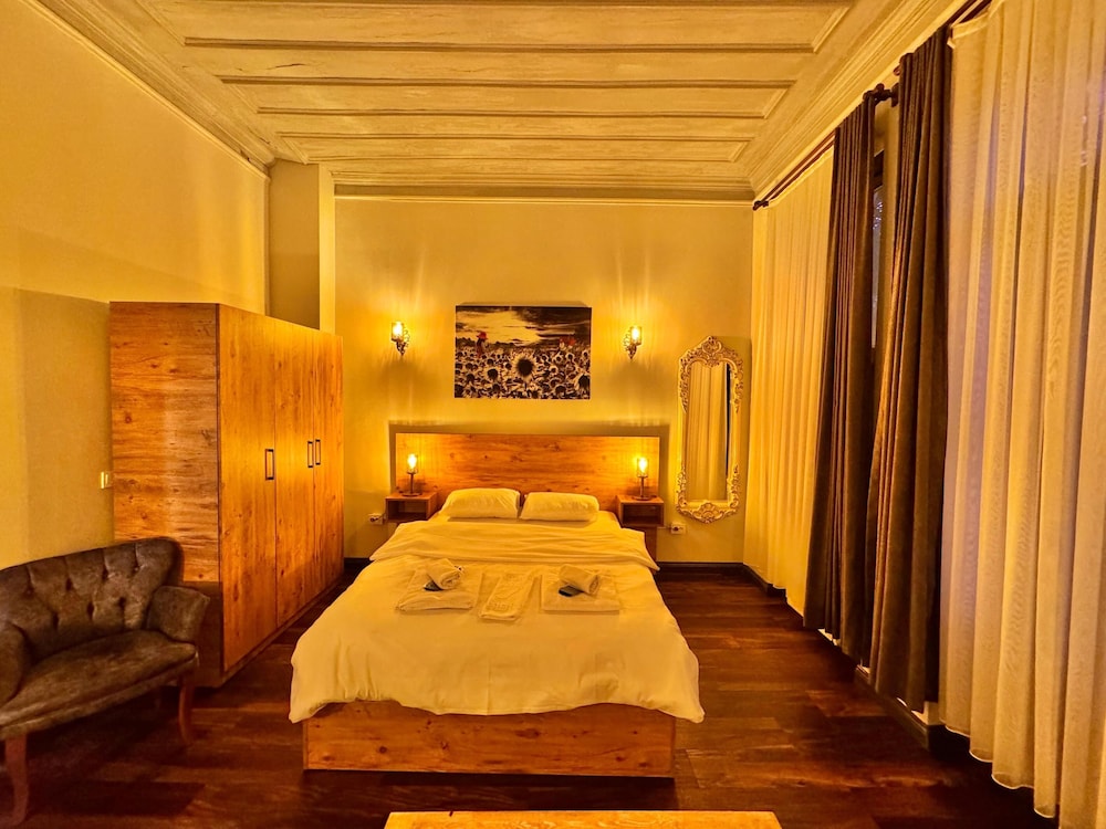 Standard Family Room with Balcony photo 3