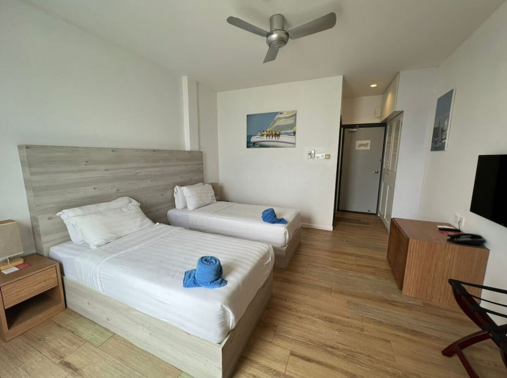 Suite, 1 Twin Bed, Non Smoking (Commodore)