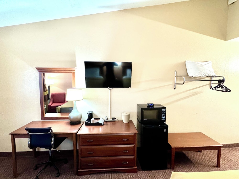Standard Room, 2 Double Beds, Non Smoking photo 3