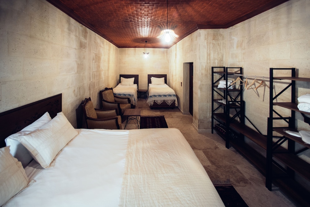 Family Quadruple Room - Photo 2