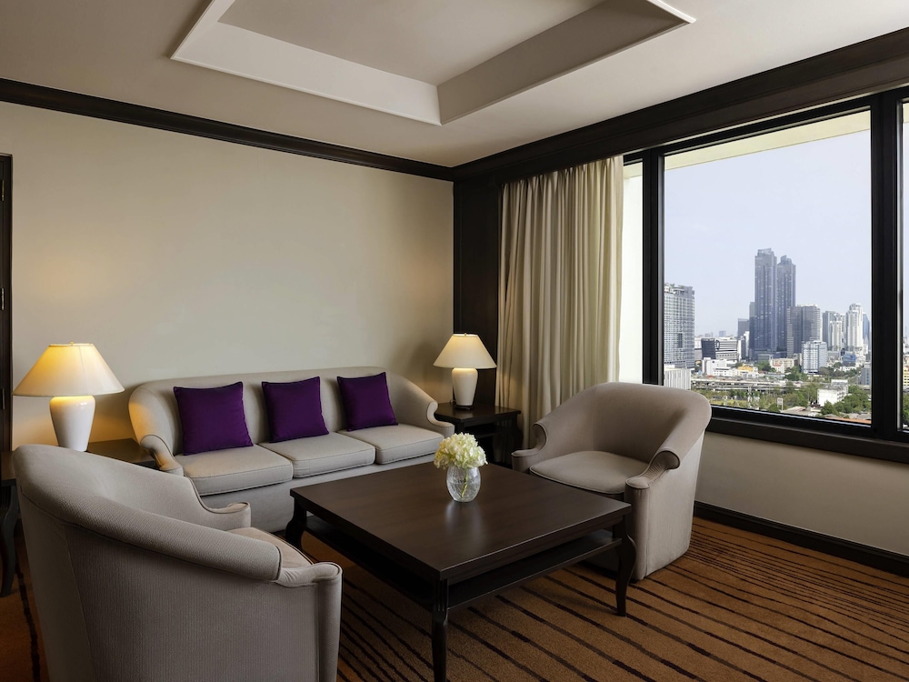 Executive Suite, 1 King Bed (Business Lounge Access) thumbnail 5