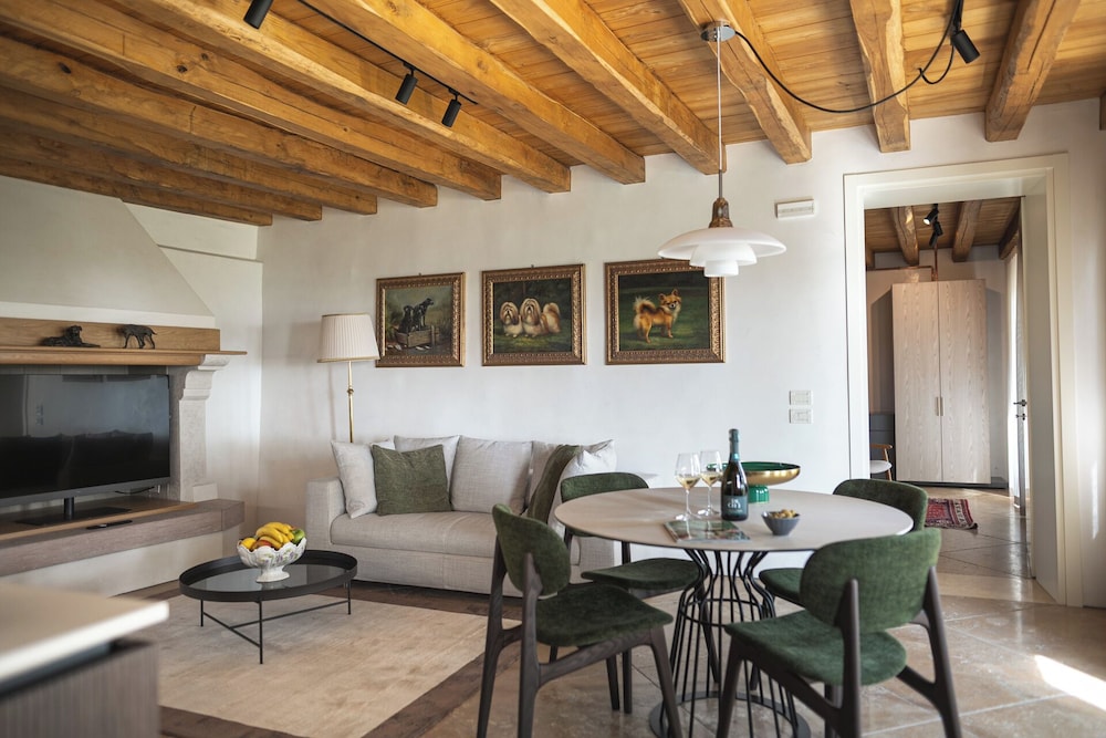 Apartment, Pets Allowed, Hill View