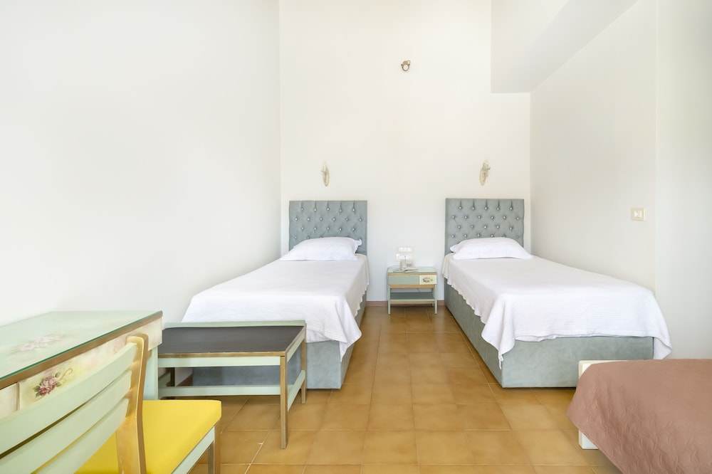 Classic Triple Room, Mountain View photo 3