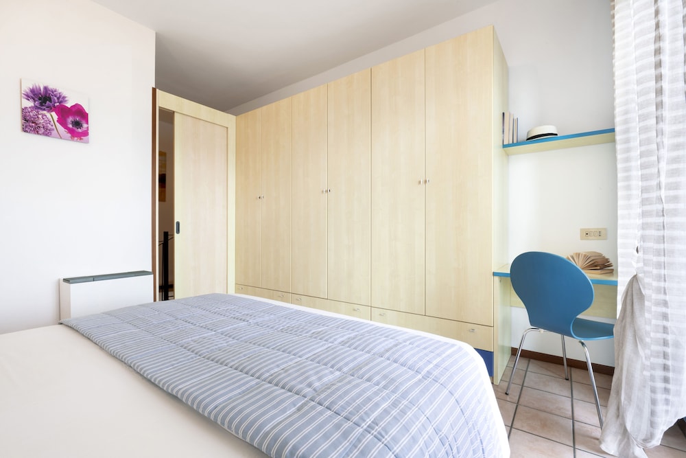 Superior Apartment, 1 Bedroom, Kitchen, Lake View photo 3