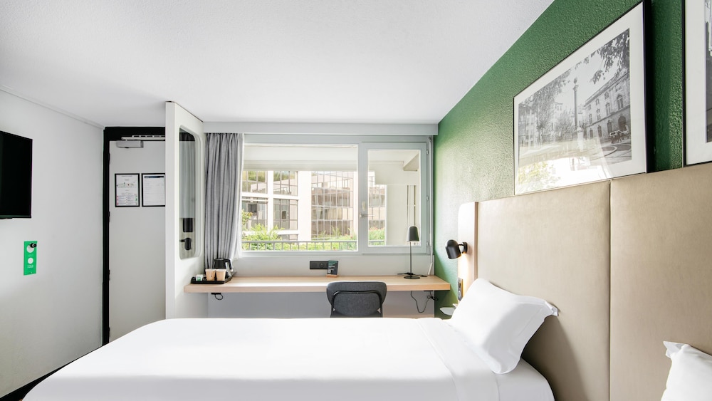 Standard Room, Multiple Beds, Connecting Rooms - Photo 5