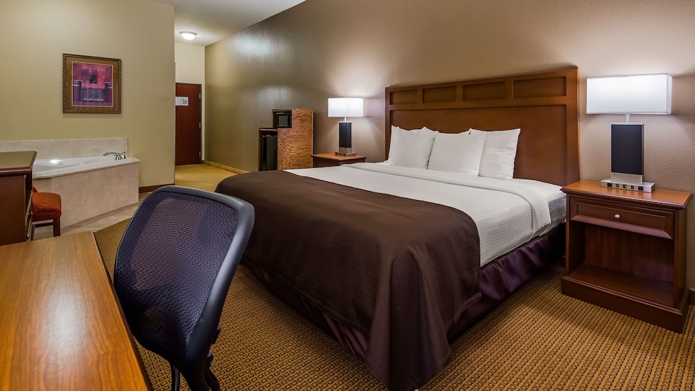 Suite, 1 King Bed, Non Smoking, Jetted Tub photo 1