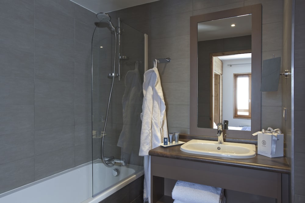 Suite Prestige (6 Adultes + 2 Children) Suite Prestige (6 Adultes + 2 Children)
