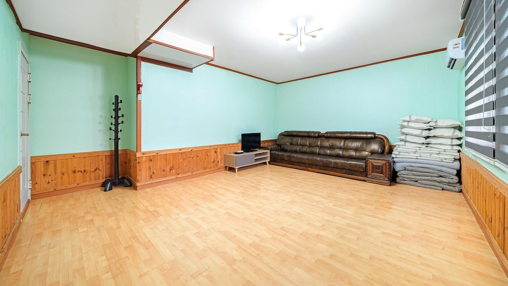 Basic Room, 1 Bedroom (freesia) - Photo 6