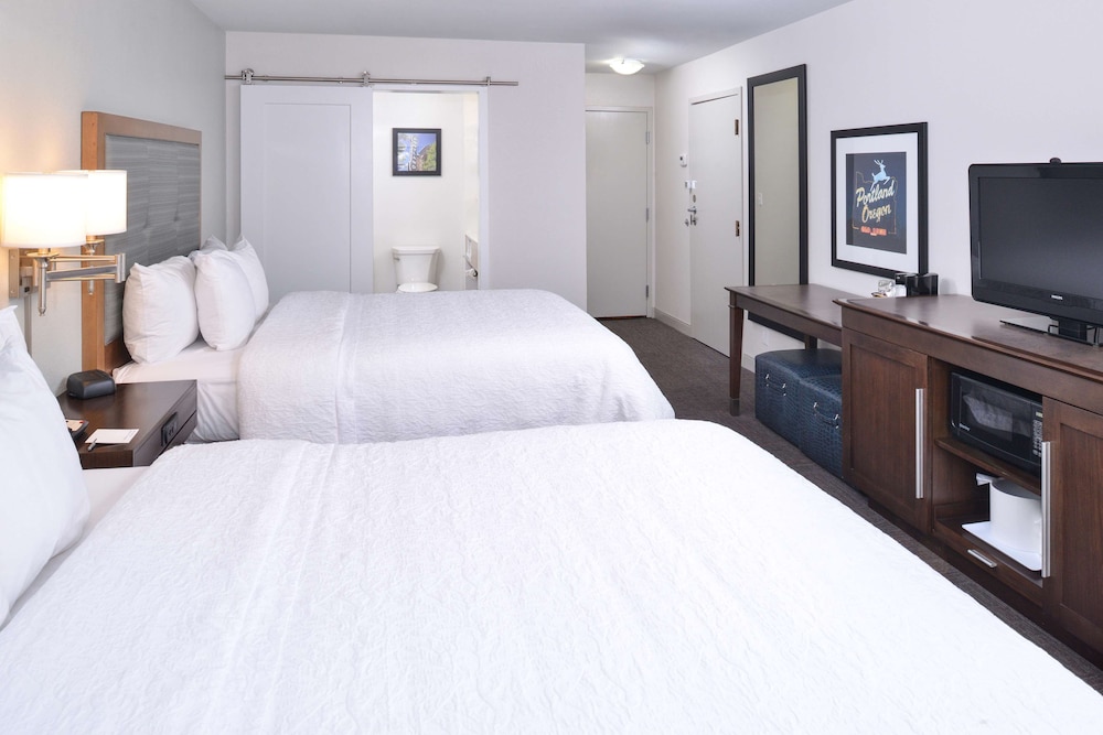 Standard room with two double beds