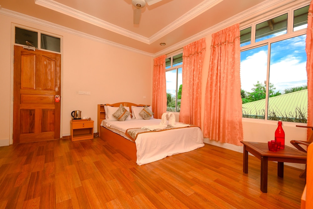 Deluxe Double Room, 1 Queen Bed, Ensuite, City View photo 2