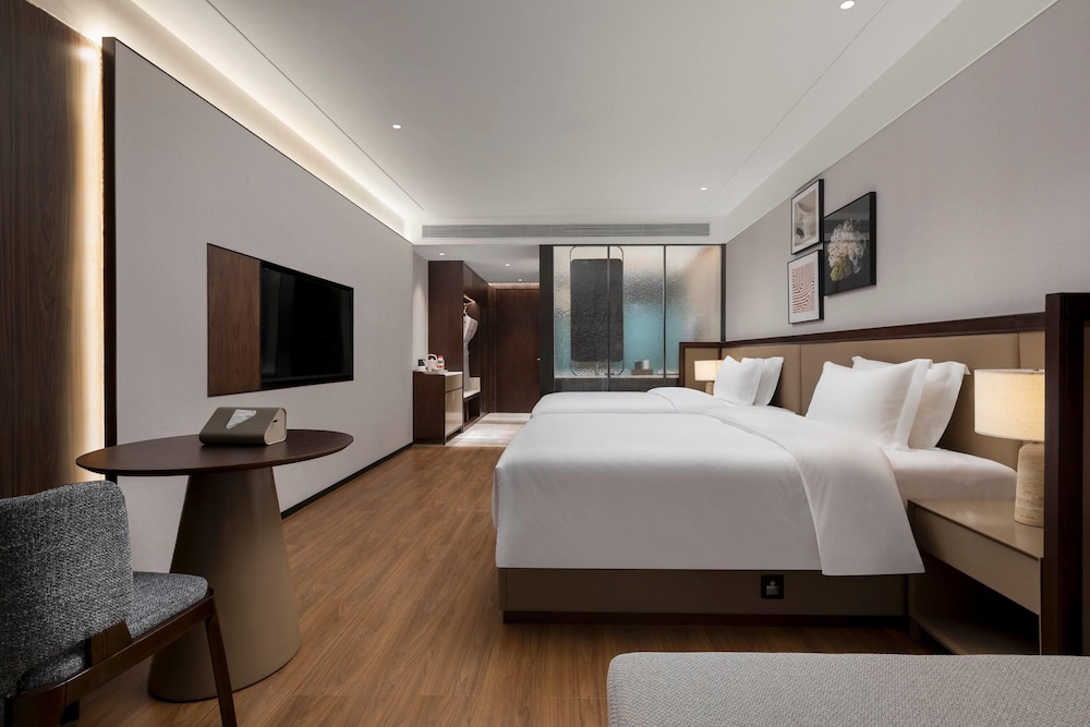 Standard Room, Multiple Beds, Non Smoking photo 2
