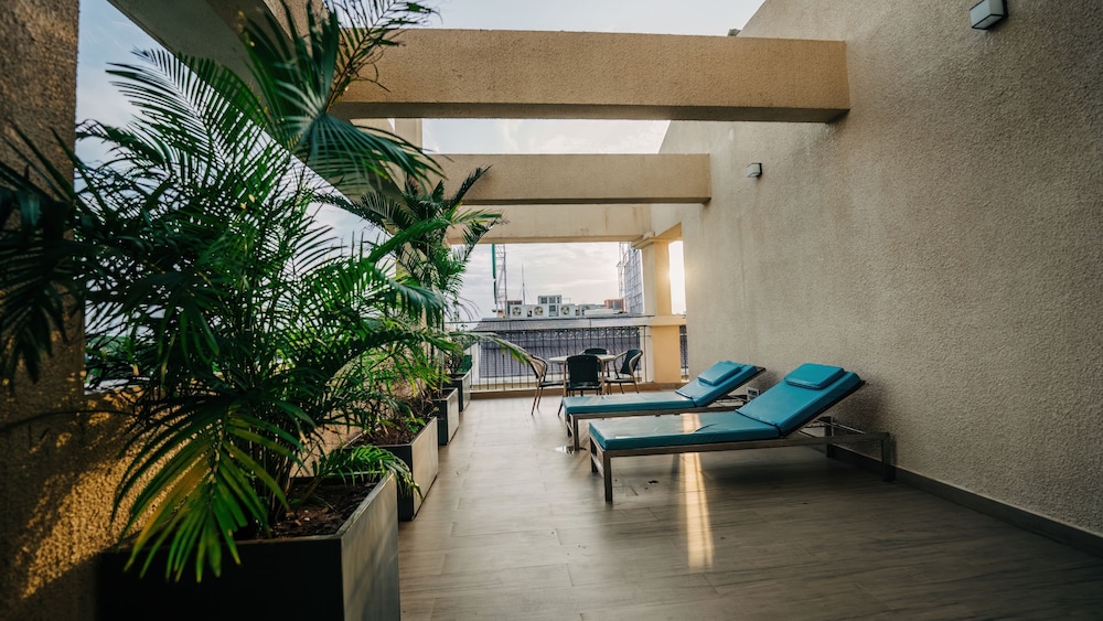 Suite, 2 Bedrooms, Balcony (Sunrise View) - Photo 2