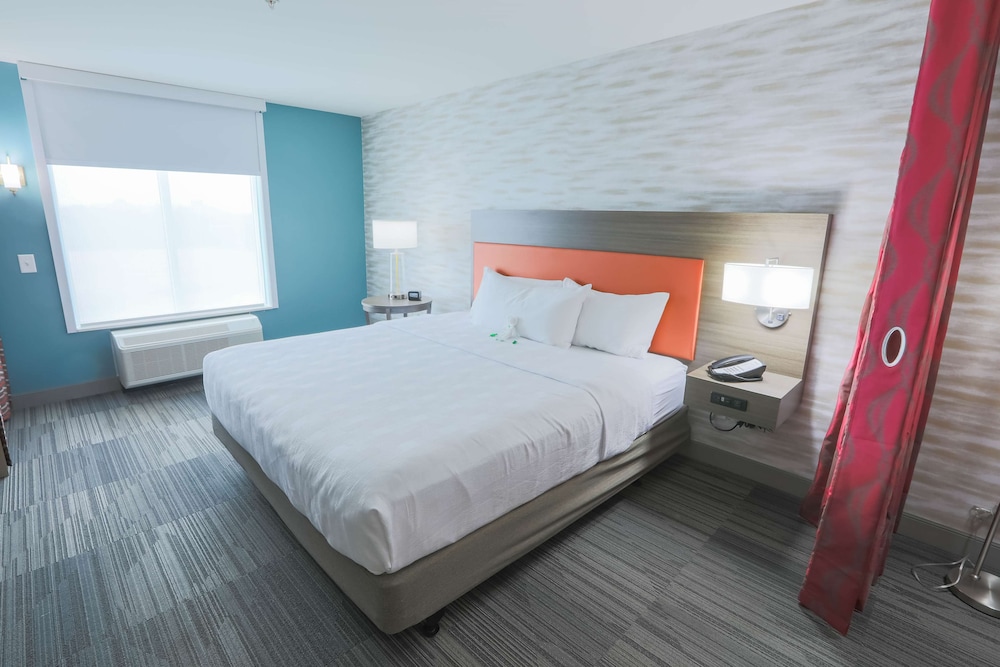 Studio, 1 King Bed, Accessible (Roll-In Shower) - Photo 4