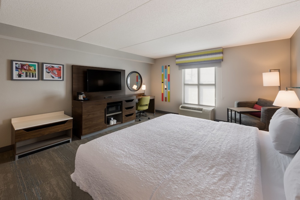 Room, 1 King Bed, Accessible, Bathtub (Mobility & Hearing) - Photo 3