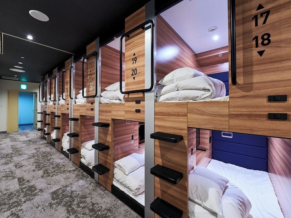Capsule Room for Male