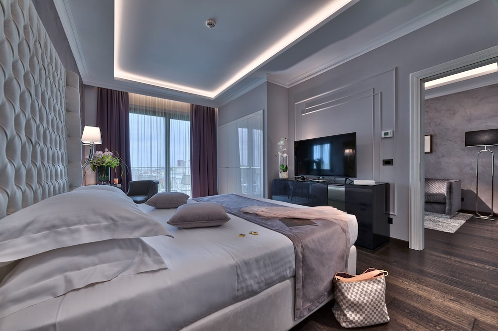 Luxury Double Room, Hill View