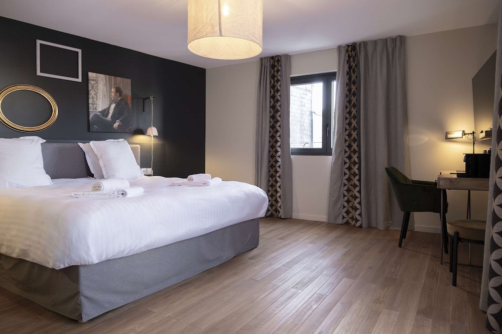 Superior Room, 1 King Bed, Non Smoking (Larger Room) - Photo 5