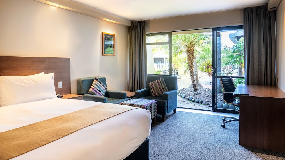 Standard Room, 1 King Bed, Garden View - Photo 7