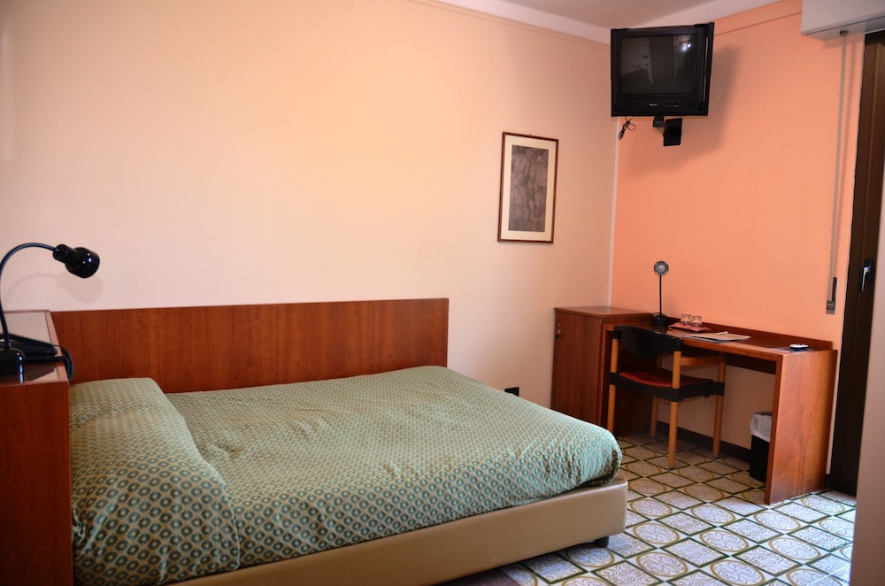 Economy Double Room, Balcony - Photo 1