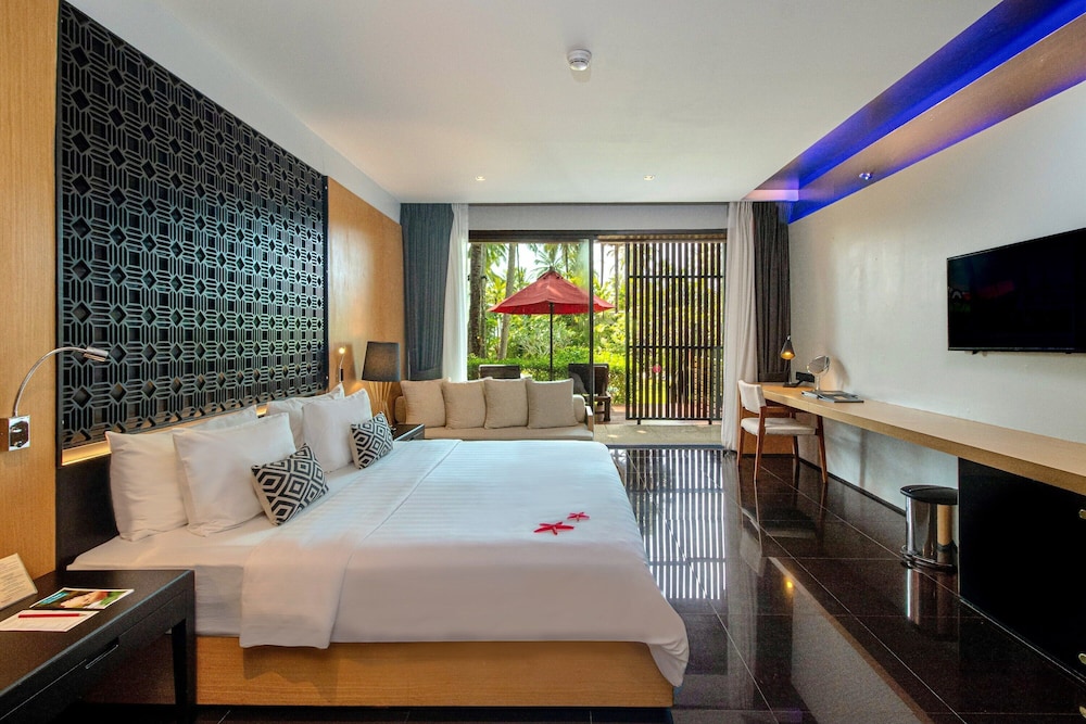 Deluxe Room, 1 King Bed (Lanai, Jet Tub) - Photo 3