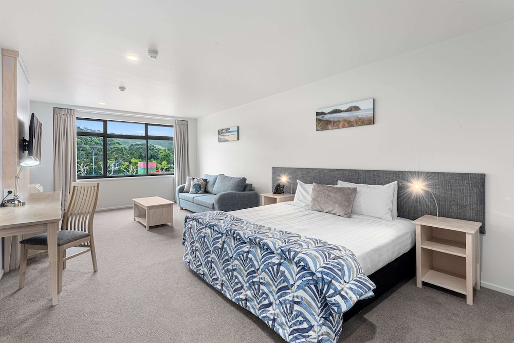 Standard Room, 1 King Bed, Non Smoking - Photo 1