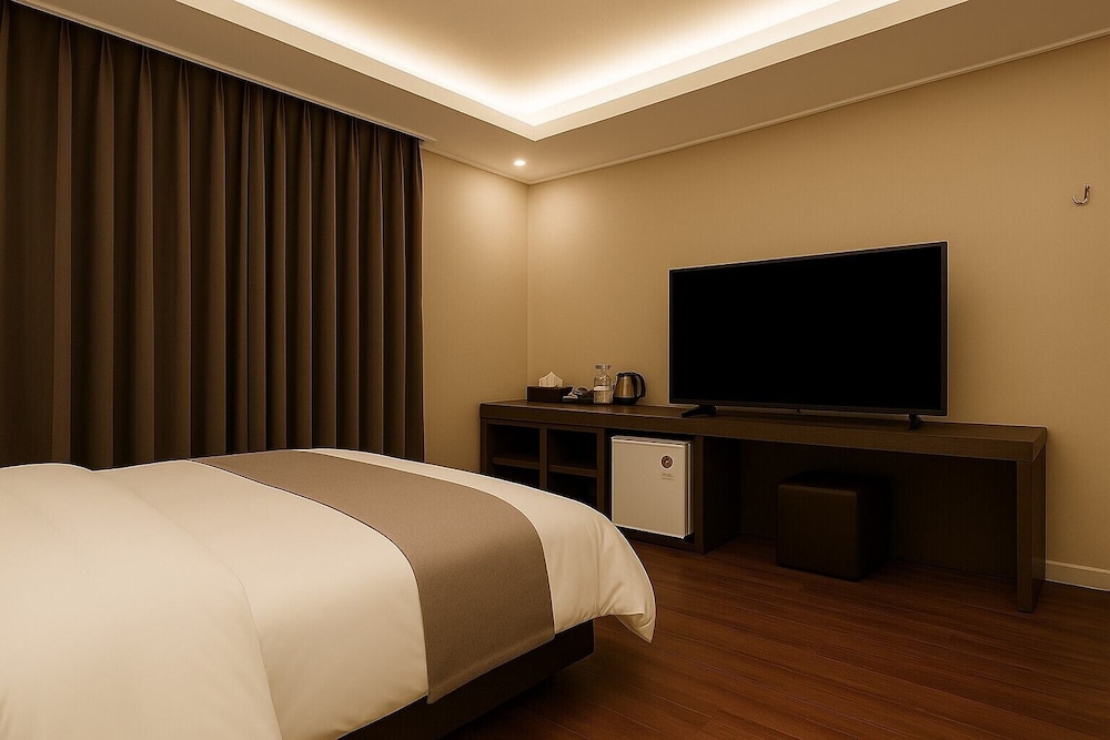 CABIN E (STANDARD, 65TV+OTT)