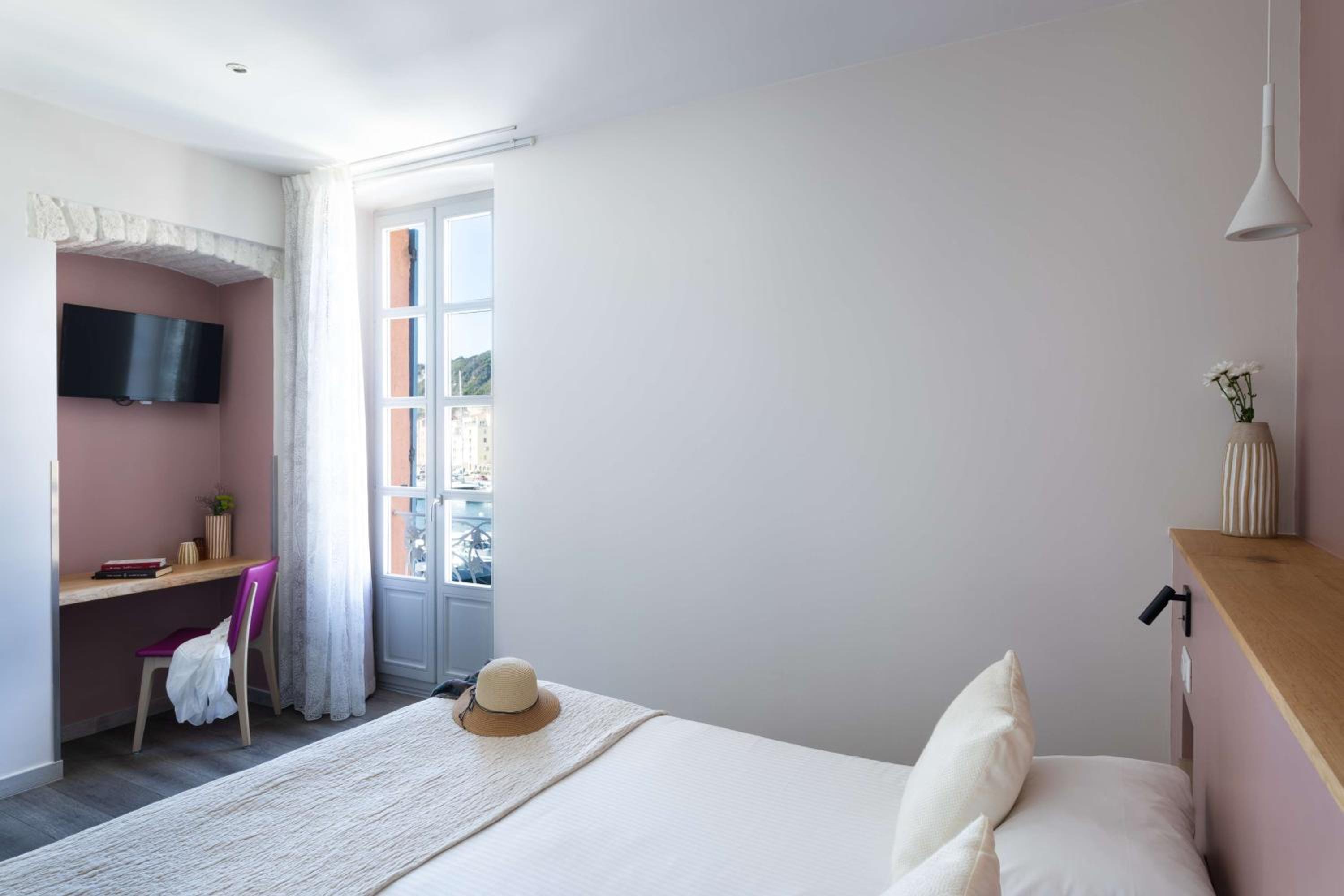 Junior Suite with Port View