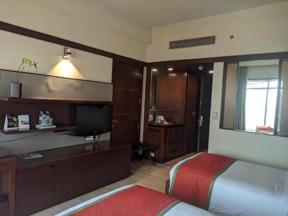 Deluxe Room, City View (Deluxe Room) - Photo 7