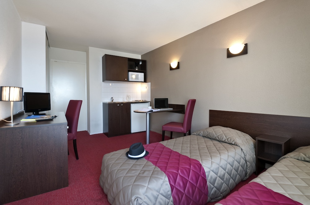 Studio, 2 Double Beds photo 2