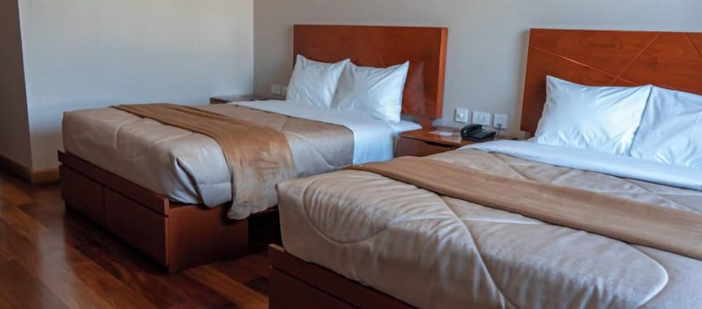 Signature Twin Room, Park View, Corner