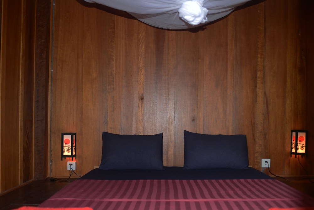 Wooden Bungalow (no hot water) photo 2