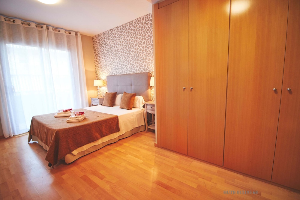Apartment, 3 Bedrooms, Balcony (C/ Tresmall nº 9 o C/ Cervantes 27) photo 2