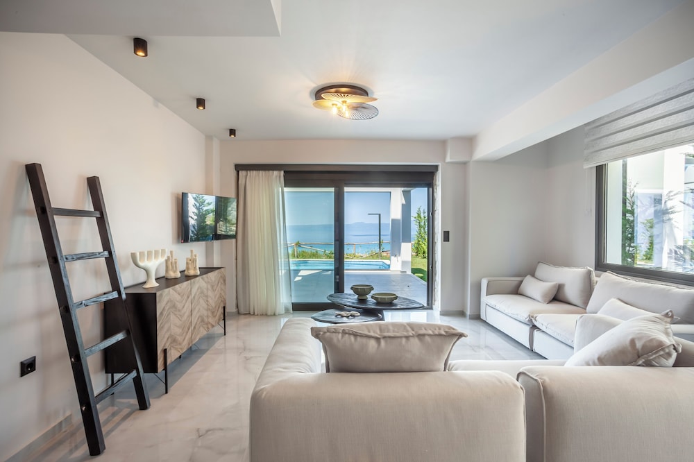 Sunshine Luxury Villa | Private Pool