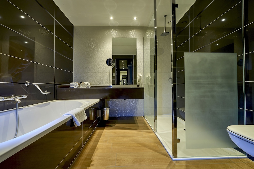 Luxury Double Room, Jetted Tub - Photo 5