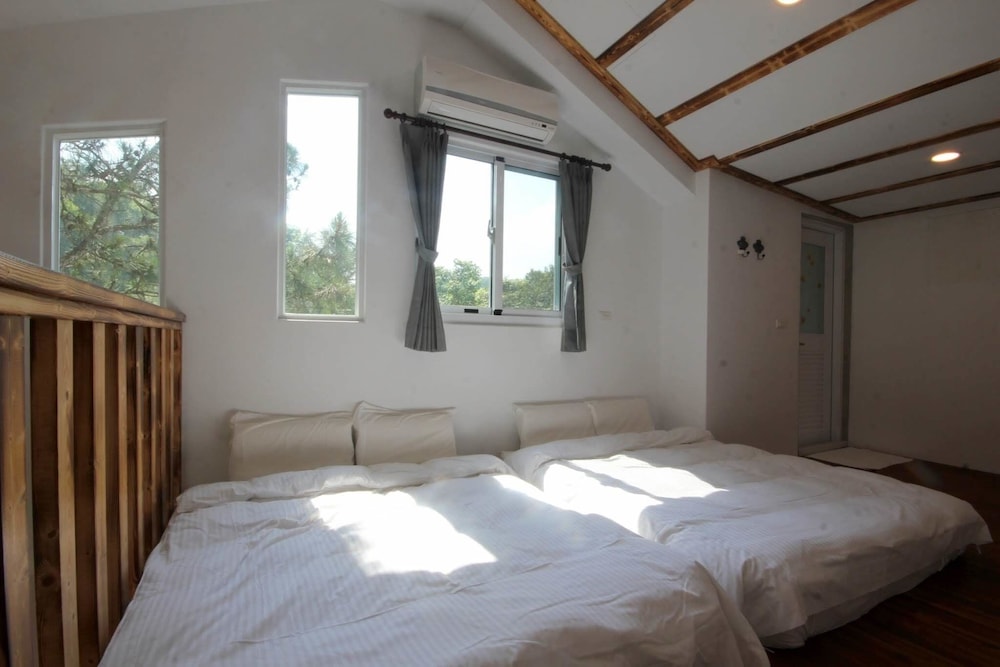Family Suite, Multiple Beds, Non Smoking photo 3