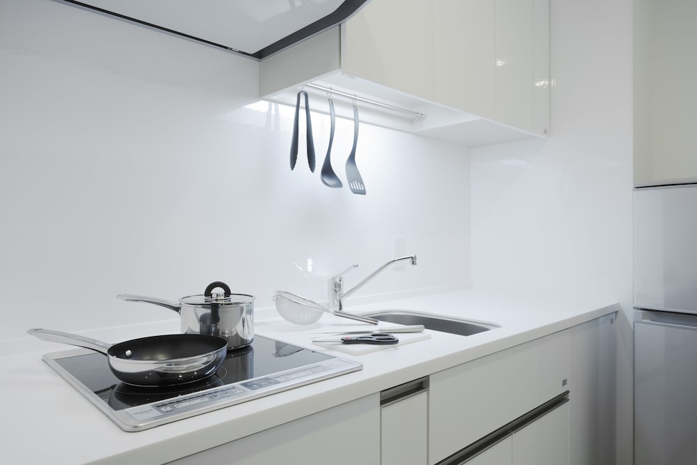 Deluxe A , 1 bed Queen , Service Apartment, Non Smoking photo 2
