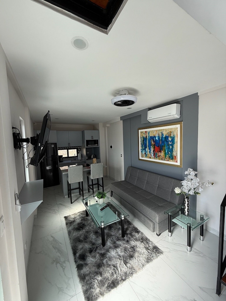 Elite Apartment, Balcony, City View