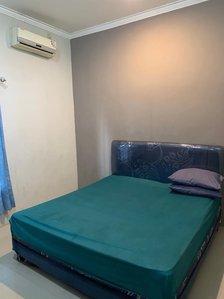 Basic Double Room, 1 Queen Bed photo 3