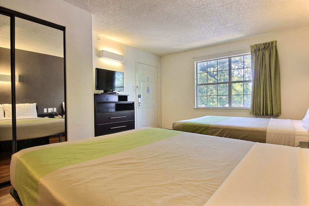 Standard Room, 2 Double Beds, Non Smoking - Photo 4