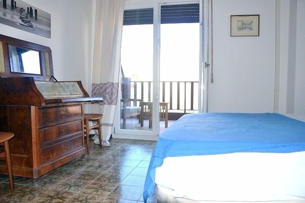 Double Room, 1 Queen Bed, Balcony, Sea View (3)