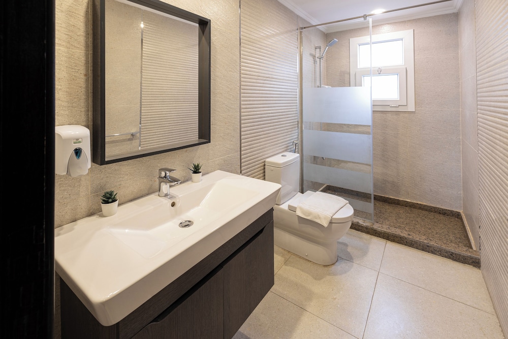 Luxury Suite, 2 Bedrooms, Pool View thumbnail 5